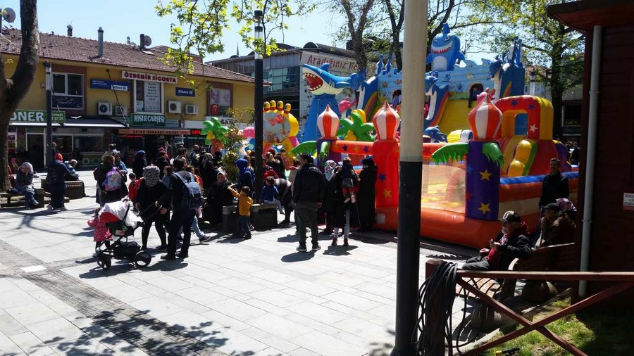 Anıtpark’ta çocuklar “23 Nisan Çocuk Şenliği’nde” gönüllerince eğlendiler