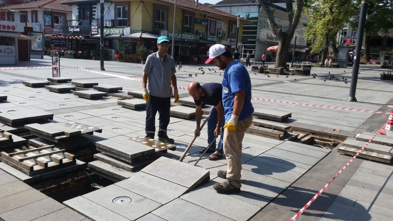 Anıtpark’ta süs havuzuna bakım yapıldı VATANDAŞLAR ÖNLEM İSTİYOR