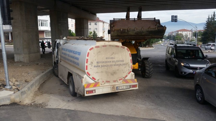 Yüzbaşılar Köprülü Kavşağının alt bölümü güzelleştiriliyor