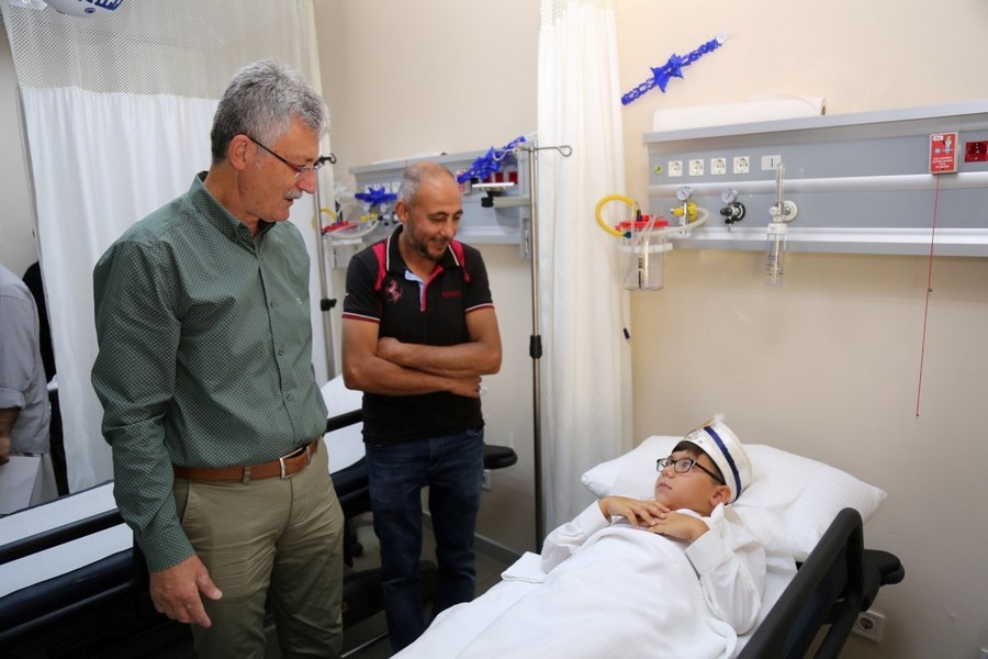 SÜNNET ÇOCUKLARI ERKEKLİĞE İLK ADIMINI ATTI