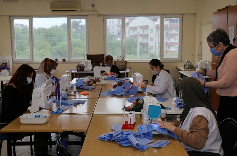 GÖLCÜK BELEDİYESİ SAĞLIK ÇALIŞANLARINI DESTEKLEMEYİ ARALIKSIZ SÜRDÜRÜYOR