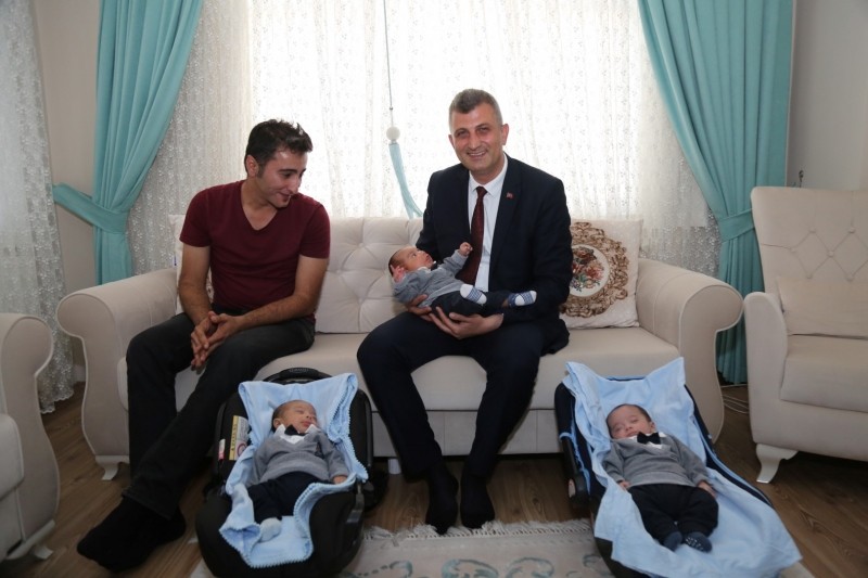 Başkan Sezer’den Üçüz Bebeklere ziyaret