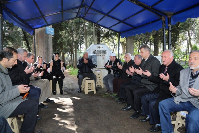KURUCU BAŞKAN KABRİ BAŞINDA ANILDI