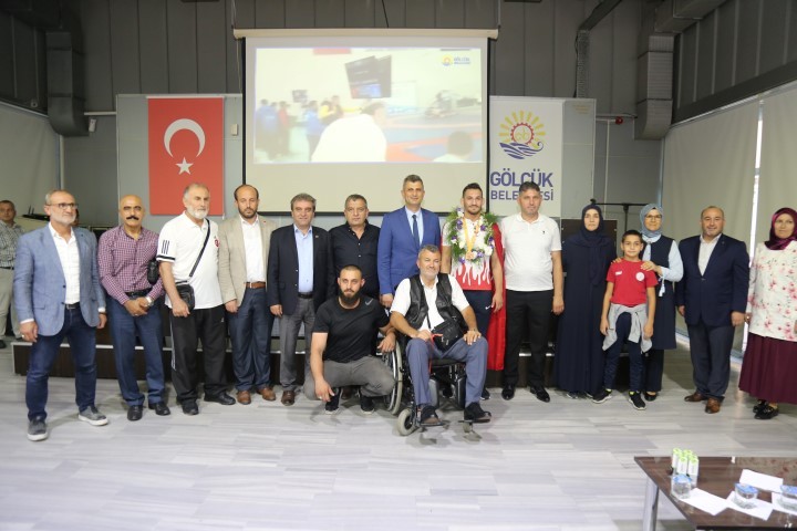 Gölcük’te Dünya 3.lüğü coşkusu