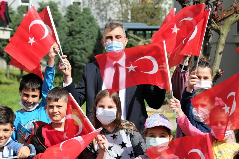 TÜRK BAYRAKLARI BAŞKAN AMCALARINDAN