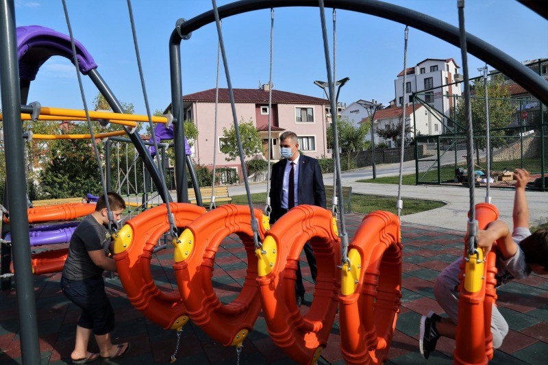 GÖLCÜK BELEDİYESİ ELMALI PARKI TAMAMLADI