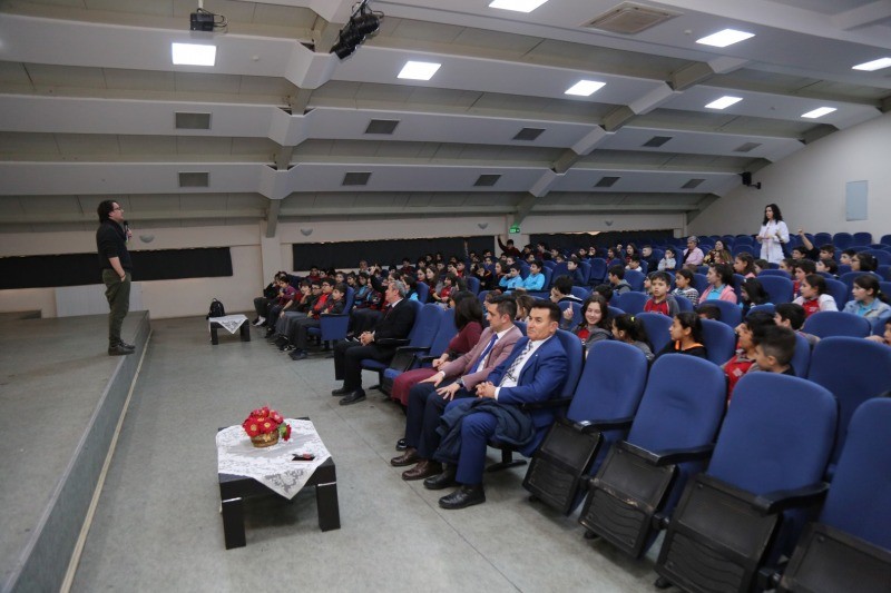 YAZAR ÖMER BURAK ÇINAR GÖLCÜKLÜ ÖĞRENCİLERLE BULUŞTU