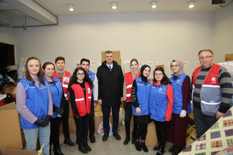 GÖLCÜKLÜLER ELAZIĞ VE MALATYA İÇİN YARDIMDA YARIŞTI