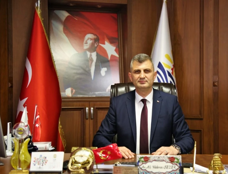 Gölcük Belediye Başkanı Ali Yıldırım Sezer, ‘MESLEKTAŞLARIMIN AVUKATLAR GÜNÜNÜ KUTLUYORUM’