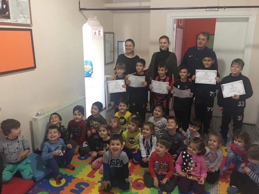 Minik öğrenciler futbolu çok sevdi