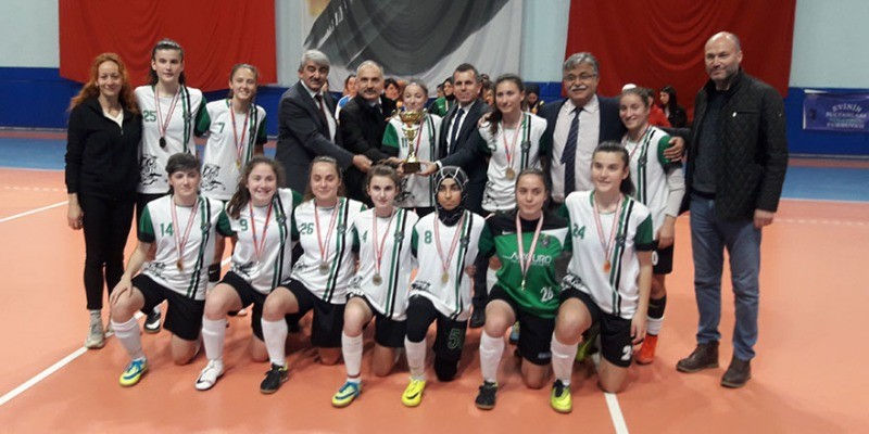 Barbaros Hayrettin Lisesi Kız Futsal Takımı 10-0 KAZANARAK MUTLU SONA ULAŞTI