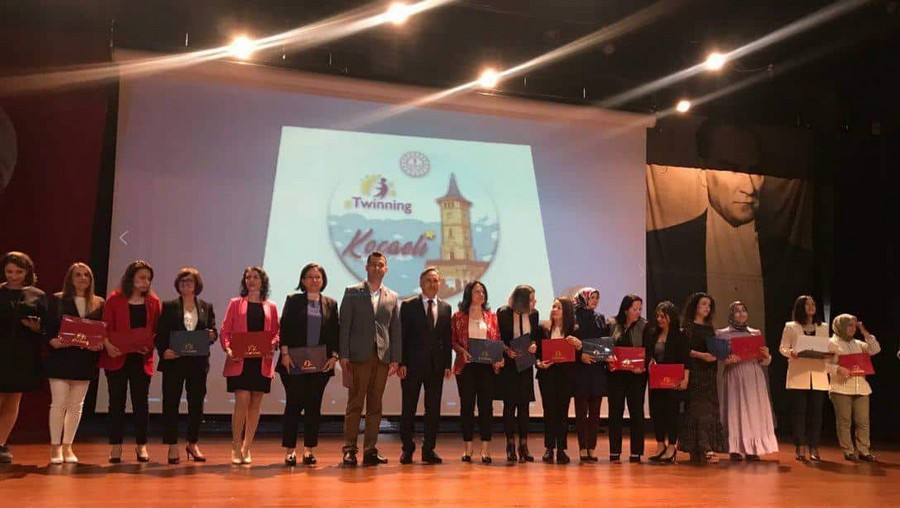 E-Twinning Ödülleri Sahiplerini buldu GÖLCÜKLÜ ÖĞRETMENLERİN BAŞARISI
