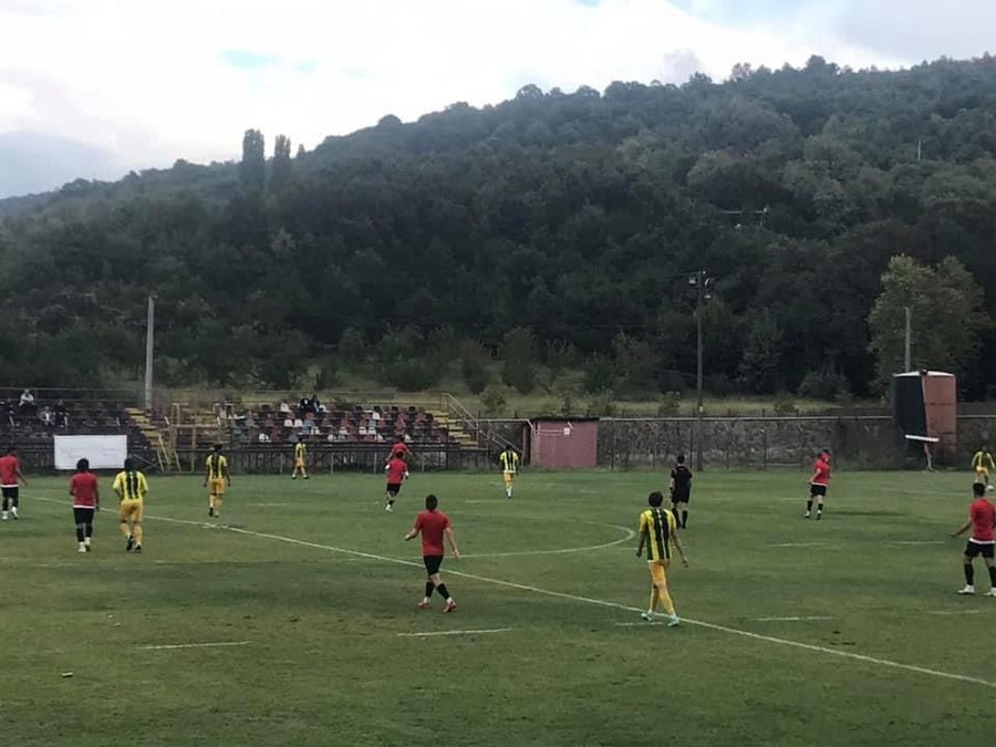 Gölcükspor Altınova Belediyespor ile karşılaştı