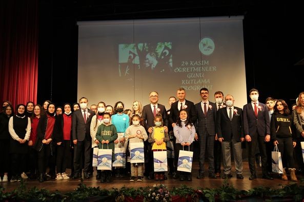 24 Kasım Öğretmenler Günü Kazıklı Kervansaray Kültür Yapısı’nda kutlandı