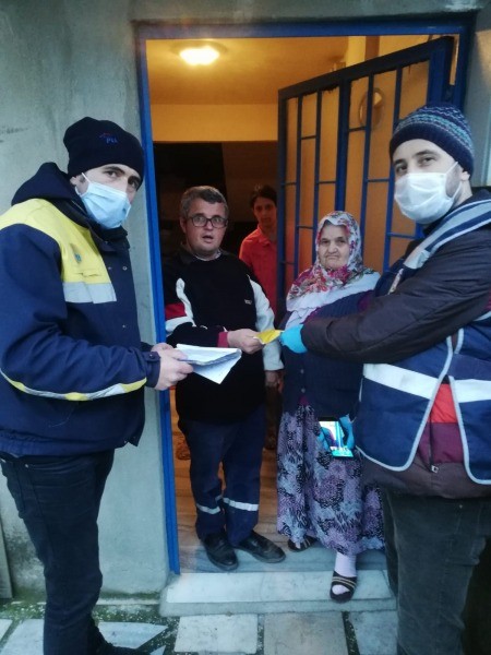 1500’e yakın vatandaşa maaşlarını kapılarında ödediler HİZMETLER DEVAM EDİYOR