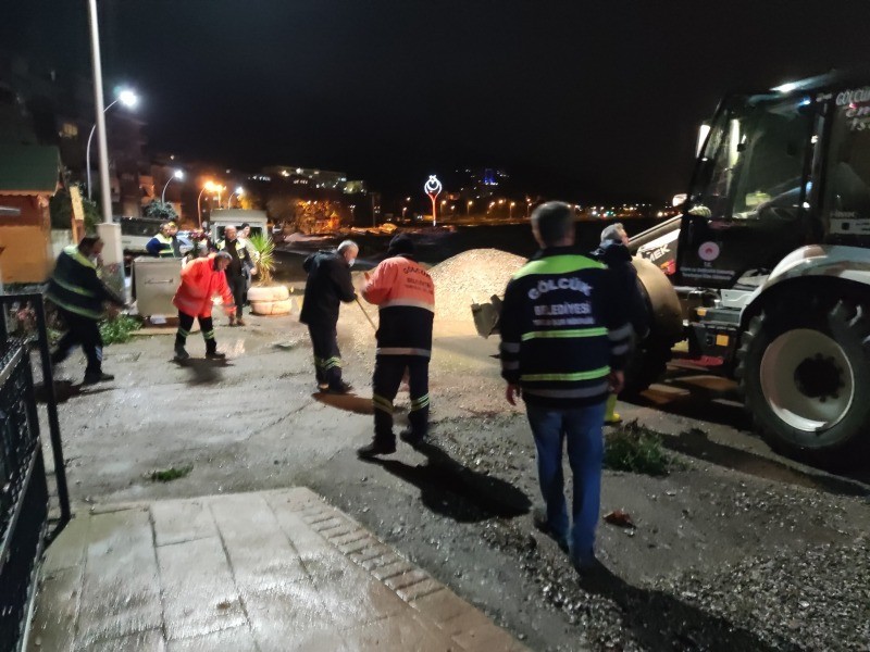 Başkan Sezer, Fırtınanın izlerini silen ÇALIŞMALARA DESTEK VERDİ