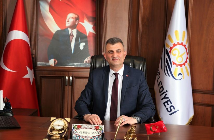 Gölcük Belediye Başkanı Ali Yıldırım Sezer “VATAN SAĞ OLSUN” DİYEN KAHRAMANLARIMIZI ASLA UNUTMAYACAĞIZ”