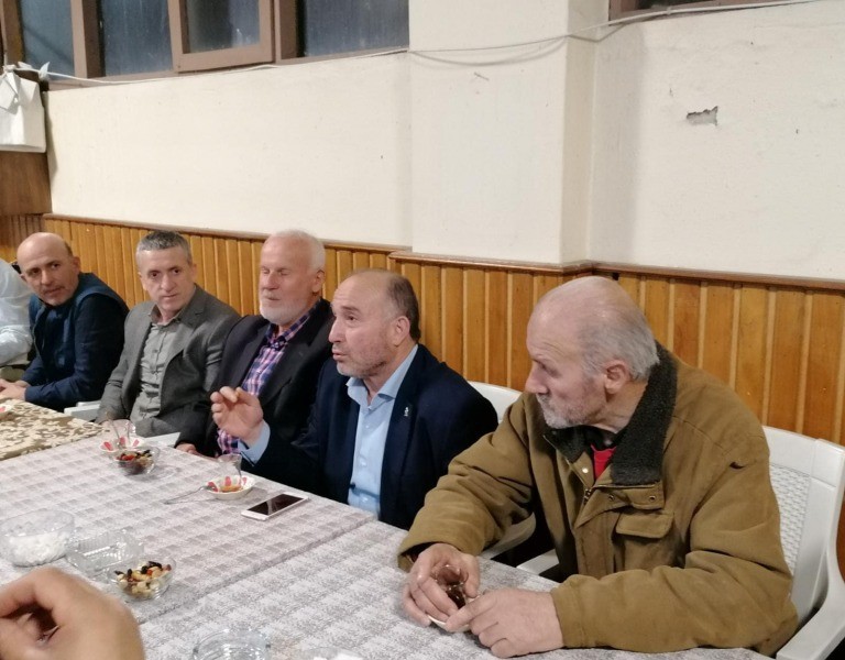 Başkan Seymen ve Yönetimi teravihlerini Siretiye Mahallesi’nde kıldı