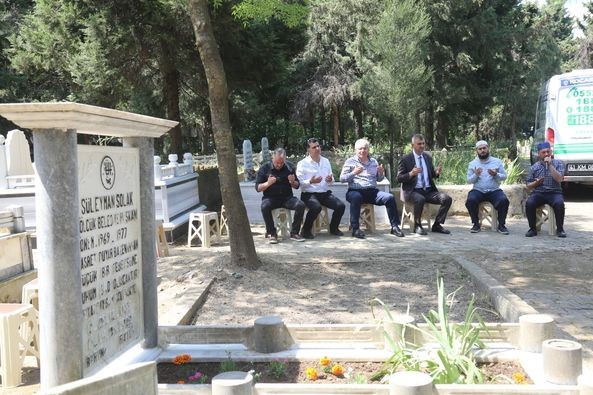 Eski Gölcük Belediye Başkanı Süleyman Solak, KABRİ BAŞINDA ANILDI