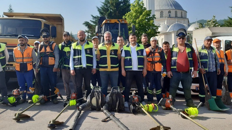Temizlik İşleri Ekipleri Genel Temizlik Çalışmasına DEĞİRMENDERE TOPÇULAR MAHALLESİ İLE DEVAM EDİYOR