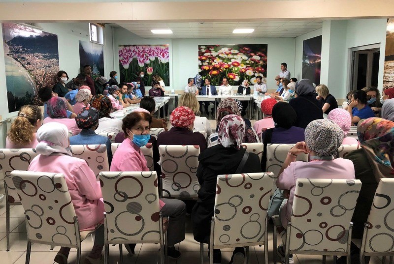 Necati Çelik’te Personele değer veriliyor TEMİZLİK PERSONELLERİ ONURLANDIRILDI