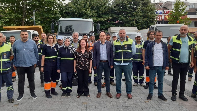 Temizlik İşleri Ekipleri genel temizlik çalışmasına GÖLCÜK MERKEZ MAHALLE’Sİ İLE DEVAM ETTİ