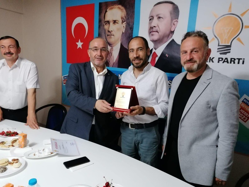 AK Parti Değirmendere Mahalle Başkanlığı’nda görev değişimi yaşandı YENİ MAHALLE BAŞKANI EYÜP ÇETİN