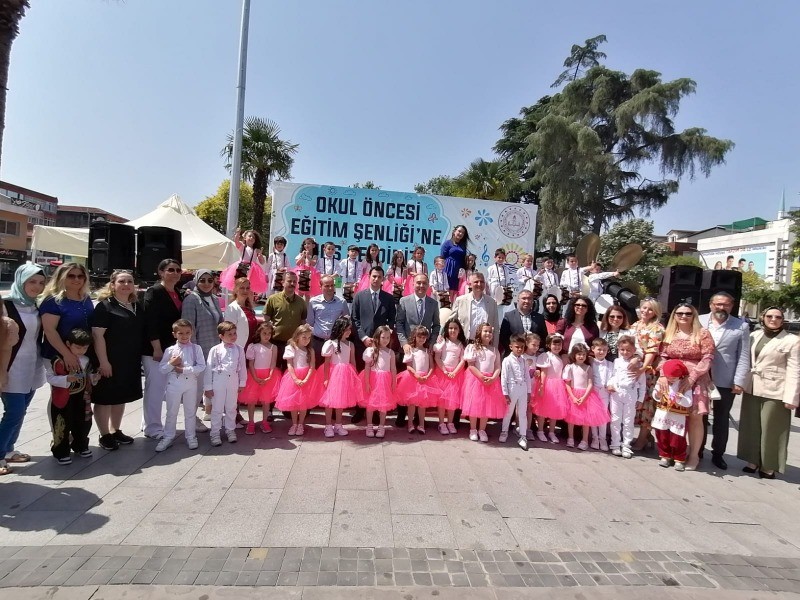 Anaokulu Öğrencilerinin Okul Öncesi Eğitim Şenliği ÇOCUKLAR GÖSTERİLERİYLE BÜYÜLEDİ