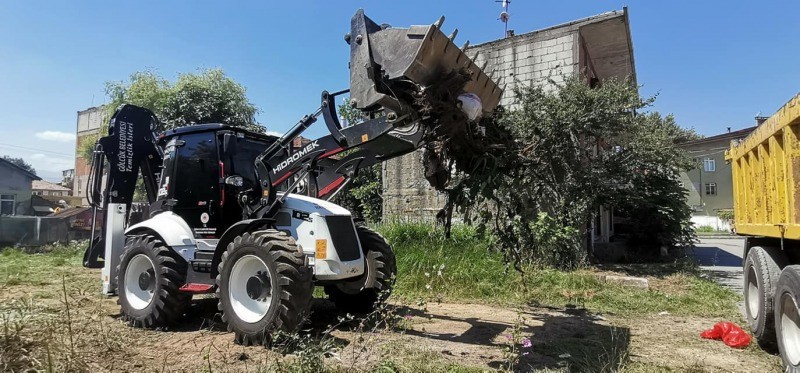 Belediye Ekipleri ilçemizin dört bir yanında KABA ATIKLAR ANINDA TOPLANIYOR