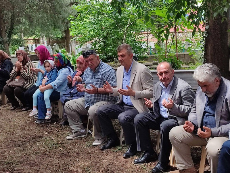 1940-1945 yılları arasında Gölcük Belediye Başkanlığı yapan H. FİKRİ ÖZBAY KABRİ BAŞINDA DUALARLA ANILDI