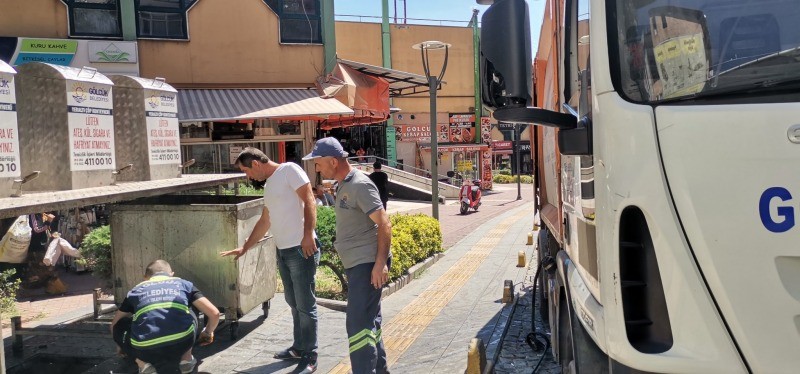 Gölcük’te yeraltı evsel atık konteynerleri düzenli bakımdan geçiyor