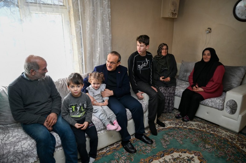 Vali Yavuz, Pazar Gününü Kartepe’de Ailelerin Sıkıntılarını dinleyerek geçirdi