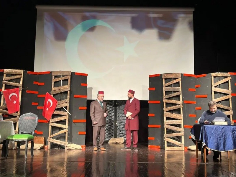 Sırf Tiyatro’nun ‘Ben Mehmet Akif’ adlı Tiyatro Oyunu BÜYÜK BEĞENİ TOPLADI