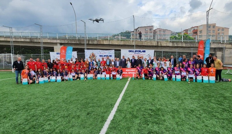 Kavaklı Şehit Onbaşı Adem Başoğlu Ortaokulu kız futbol takımı TÜRKİYE ŞAMPİYONU OLDU