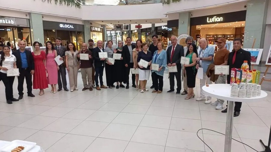 Ressam Çetin ‘’Gez Çiz Yaz İzmit 2022-2023″ proje tanıtımına katılım sağladı/ESERLER BÜYÜK BEĞENİ TOPLADI