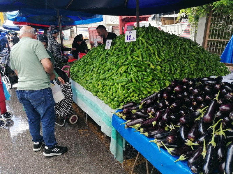 Çarşamba pazarında fiyatlar yüzleri güldürdü