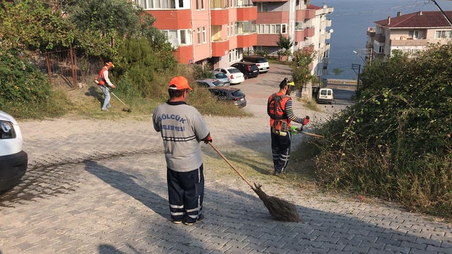 Gölcük’te ot ve diken temizliği devam ediyor