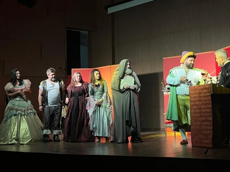 Sırf Tiyatro Ekibi  “Ferhat ile Juliet” adlı oyunları ile KARASU’DA SANATSEVERLER İLE BULUŞTU