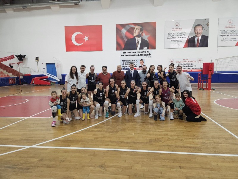 Cadence İhsaniye Kadın Voleybol Takımı Bursa Nilüferspor’u 3-0 GİBİ NET BİR SKORLA YENDİ