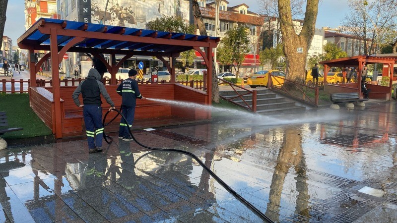 Belediye ekipleri Anıtpark’ta yıkama çalışması yaptı
