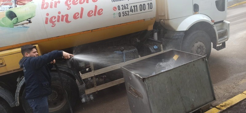 Çöp Konteynırlarının içine yanıcı madde atılmamalı!