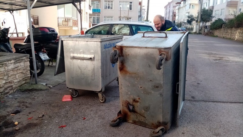 Gölcük’te çöp konteynırları bakım ve onarımdan geçti