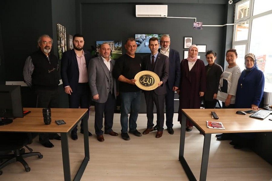 AK Parti’den Güçlü Medya Fotoğrafçılık’a hayırlı olsun ziyareti