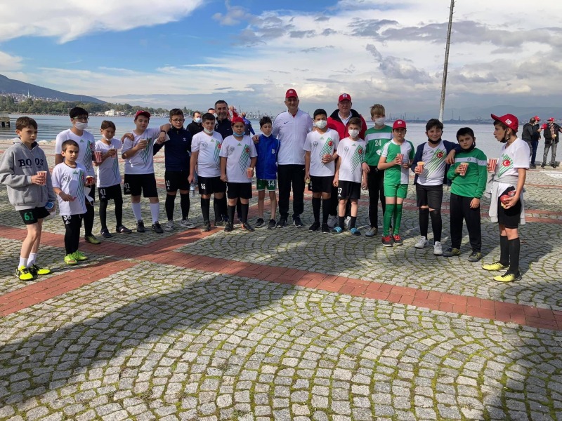 Gölcük Şirinköyspor ‘Engelsiz Dünya Yürüyüşü’nde yerini aldı ‘SEVGİ ENGEL TANIMAZ’