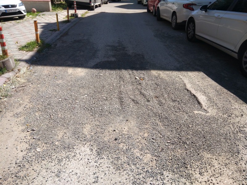 Değirmendere Reşat Nuri Caddesi’nin asfaltlanması isteniyor