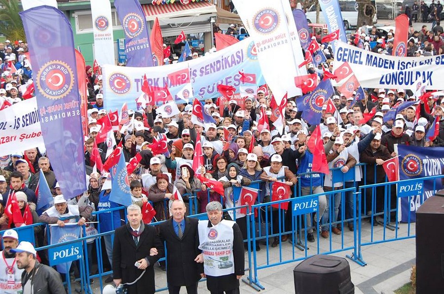 Sakarya Gar Meydanı’na 15 bin kişi akın etti  MİLLİ SAVUNMA MİLLİ OLMALIDIR