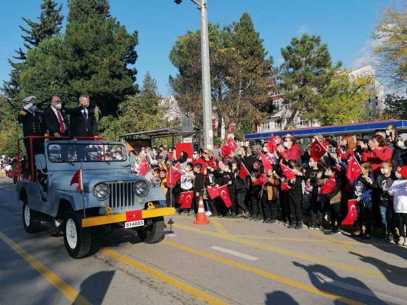 Cumhuriyetimizin 98. yıldönümünde görkemli kutlama HALK BAYRAMA KOŞTU