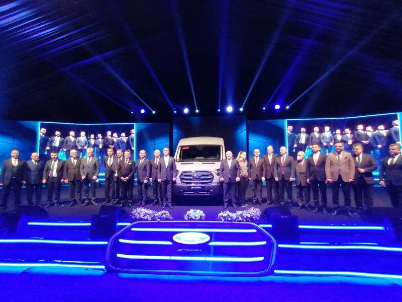 Avrupa’nın ve Türkiye’nin ilk elektrikli ticaret aracı E- Transit FORD OTOSAN FABRİKASI’NDA HATTAN İNDİRİLDİ