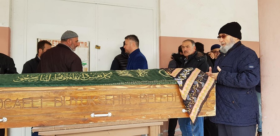Gölcük’ün sevilen ismi Zehra Özgüler hayatını kaybetti  DUALARLA UĞURLANDI