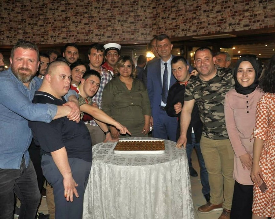 Down Sendromlu bireyler için asker eğlencesi düzenlendi